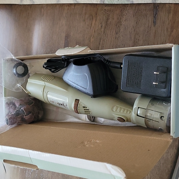 NIB Peticure pet nail grooming kit. Never used. - Picture 3 of 12